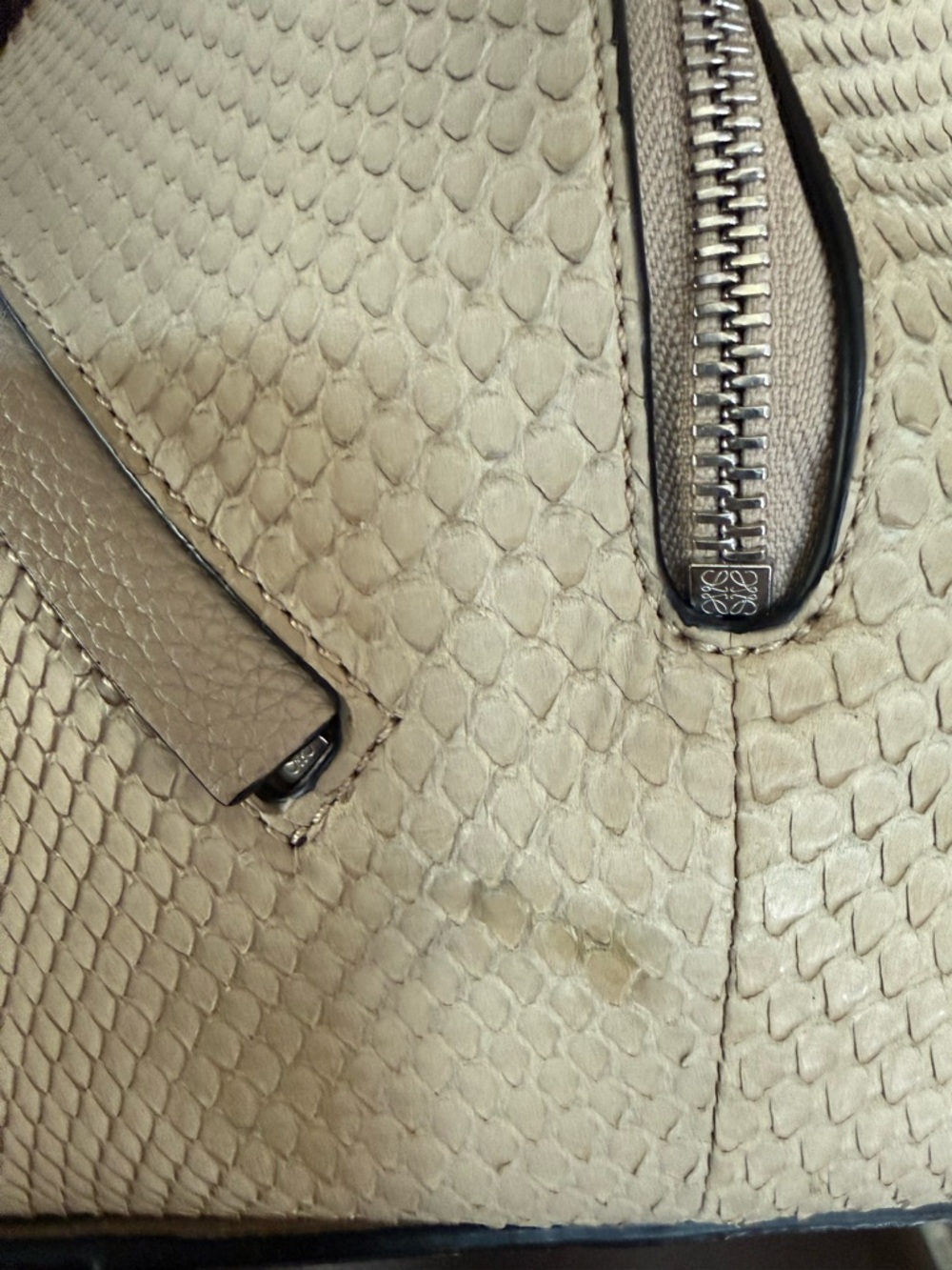 Loewe Hammock Small Bag Taupe & Black | Embossed Leather | Two-Tone | Crossbody - Picture 7 of 7